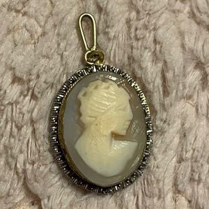 Elegant Vintage Goldtone Cameo Pendant